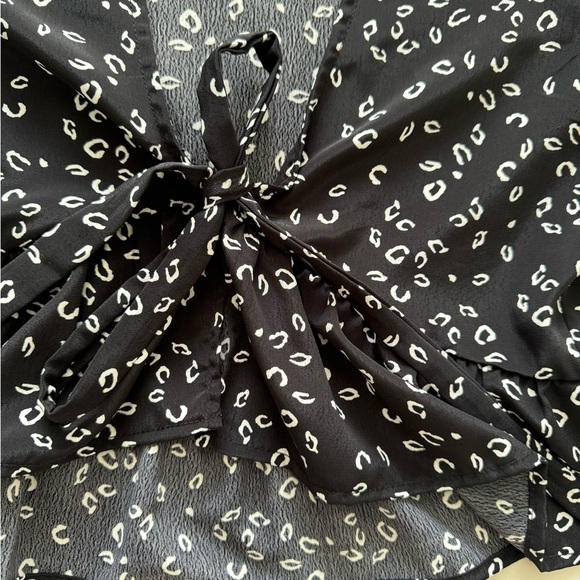 Black & White cropped Tie Top - Picture 3 of 5
